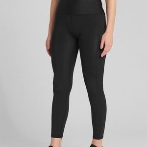 Women’s compression leggings.
